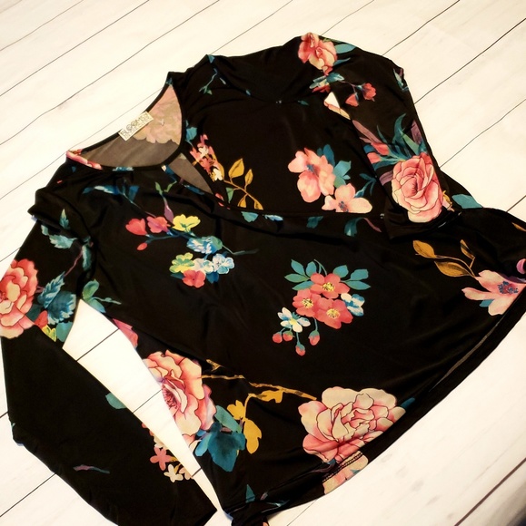 Tops - Floral Surplice long sleeved top